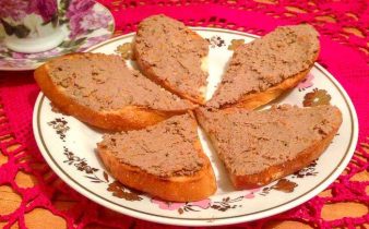 Паштет із печінки кролика з овочами та вершковим маслом