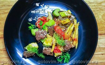 Печінка теріякі з грушею та овочами
