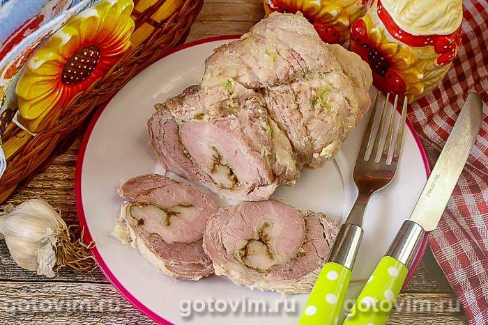 Варений рулет із грудинки з часником
