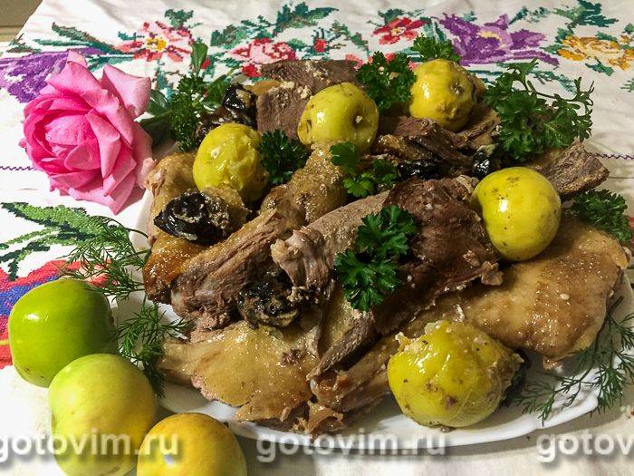 Гуска в духовці з яблуками та чорносливом у рукаві. Фотографія рецепта Гуска в духовці з яблуками та чорносливом у рукаві. Фотографія рецепта