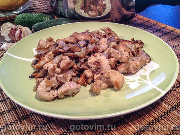 Індичка, смажена з лісовими грибами
