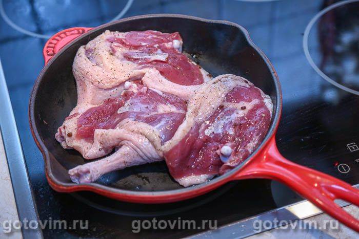 Качині ніжки з брусничним соусом, Крок 01