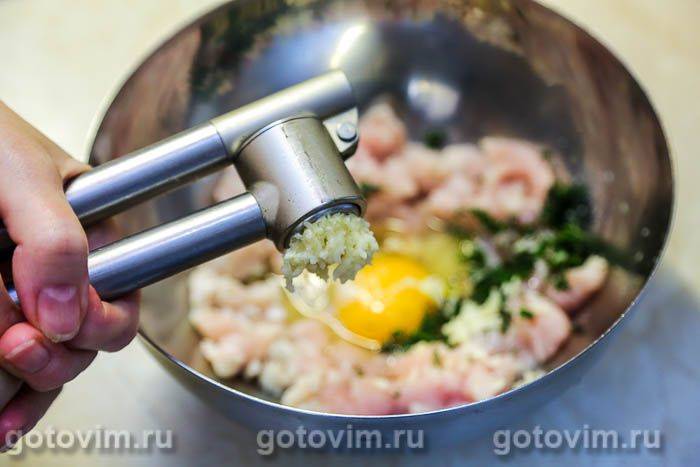 Котлети рубані з курячих грудок з томатною пастою, Крок 03