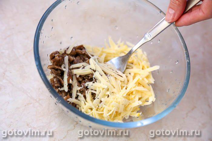 Курячі рулетики з сиром, маринованими опеньками та хрустким беконом, Крок 04