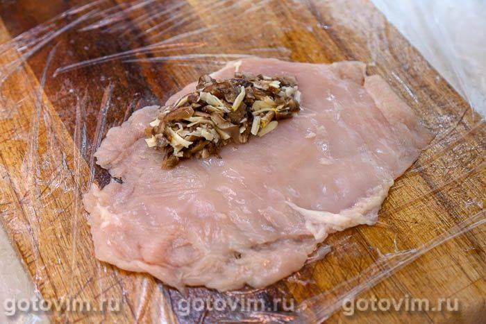 Курячі рулетики з сиром, маринованими опеньками та хрустким беконом, Крок 05