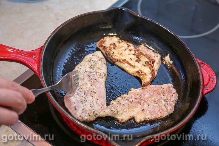 Курячі відбивні з гірчицею і сметаною на сковороді, Крок 05