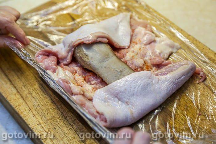 Фотографії рецепта Курячий рулет зі свинячим язиком, 05 Курячий рулет зі свинячим язиком, Крок 05