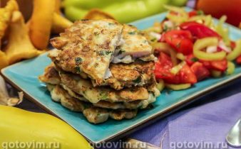 Оладки з курячого філе з лисичками