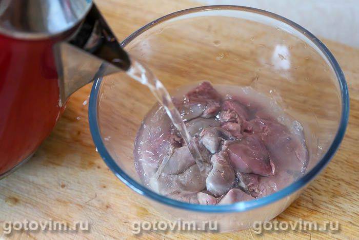 Фотографії рецепта Печінка, ошпарена окропом і тушкована в сметані з гірчицею та цибулею, 01 Печінка, ошпарена окропом і тушкована в сметані з гірчицею і цибулею, Крок 01