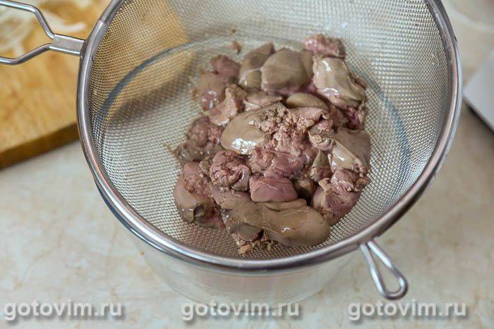 Фотографії рецепта Печінка, ошпарена окропом і тушкована в сметані з гірчицею та цибулею, 02 Печінка, ошпарена окропом і тушкована в сметані з гірчицею та цибулею, Крок 02