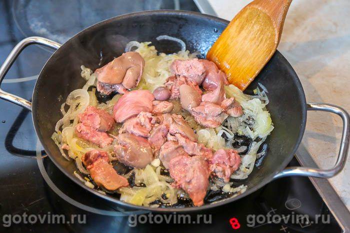 Фотографії рецепта Печінка, ошпарена окропом і тушкована в сметані з гірчицею та цибулею, 05 Печінка, ошпарена окропом і тушкована в сметані з гірчицею та цибулею, Крок 05