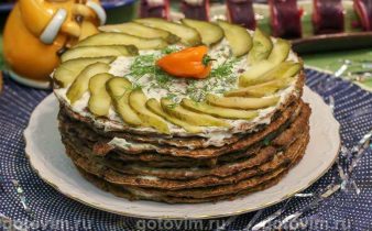 Печінковий торт із часниковим соусом