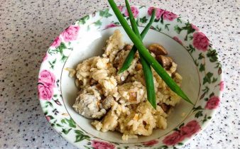 Плов із курячими шлунками та грибами в мультиварці