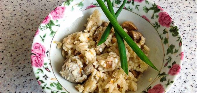 Плов із курячими шлунками та грибами в мультиварці