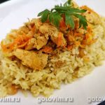 Рис з індичкою в соусі карі