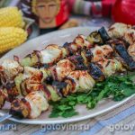 Шашлик з індички з овочами та салом