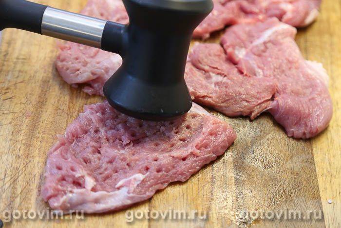 Свинина під шубою з сиру та вареного яйця, Крок 02