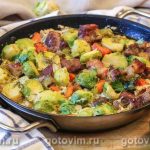 Свинина, тушкована з брюссельською капустою у вершках у духовці
