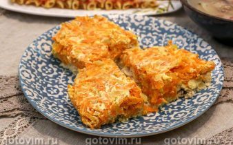 Запіканка з курячою грудкою з морквою, цибулею та сметаною