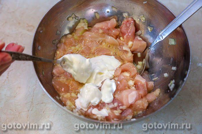 Запіканка з курячою грудкою з морквою, цибулею та сметаною, Крок 03