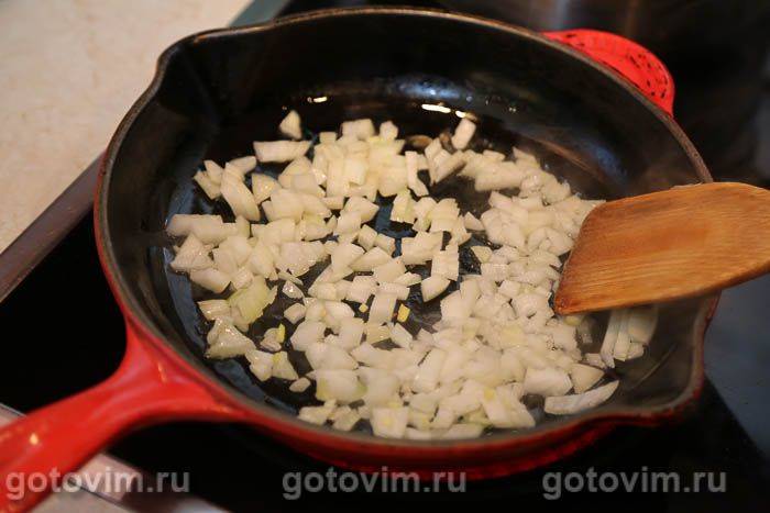Запіканка з курячою грудкою з морквою, цибулею та сметаною, Крок 04