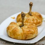 Качині ніжки з айвою, запечені в тісті