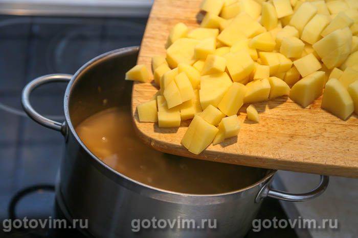 Картопля, тушкована з фрикадельками та квашеною капустою, Крок 03