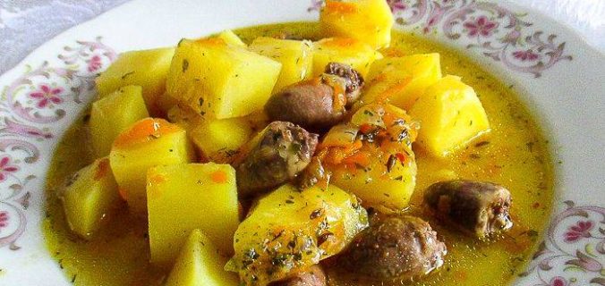 Картопля, тушкована з курячими сердечками в мультиварці