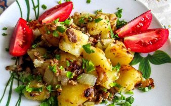Картопля з курячим фаршем, запечена в мультиварці