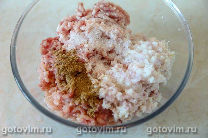 Фотографії рецепта Котлети зі свинини з куркою, запечені в овочевому соусі, 02 Котлети зі свинини з куркою, запечені в овочевому соусі, Крок 02