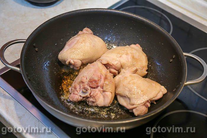 Фотографії рецепта Курячі стегна в соусі зі сметани та сирого яйця, 03 Курячі стегна в соусі зі сметани та сирого яйця, Крок 03