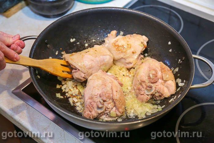 Фотографії рецепта Курячі стегна в соусі зі сметани та сирого яйця, 04 Курячі стегна в соусі зі сметани та сирого яйця, Крок 04
