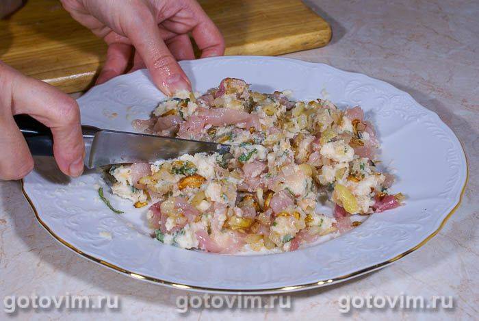 Курячий рулет із шавлією та хлібною начинкою, Крок 03