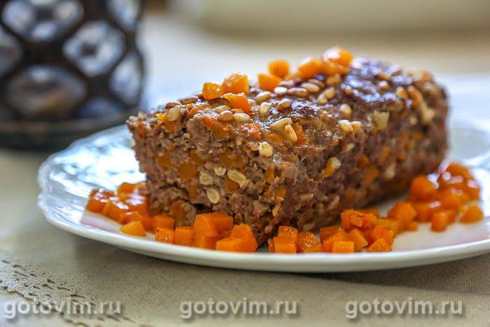 М'ясний рулет із гарбузом і кедровими горішками