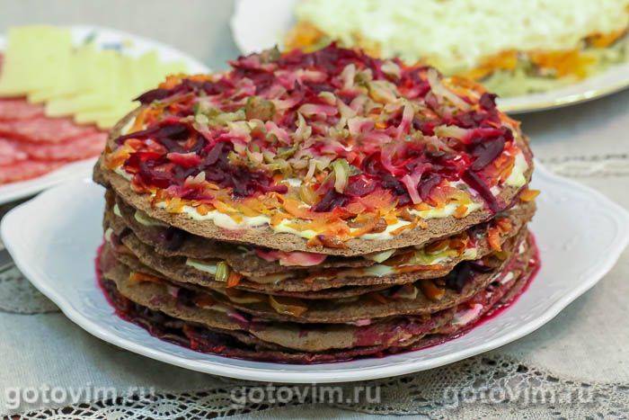 Печінковий торт із буряком. Фотографія рецепта