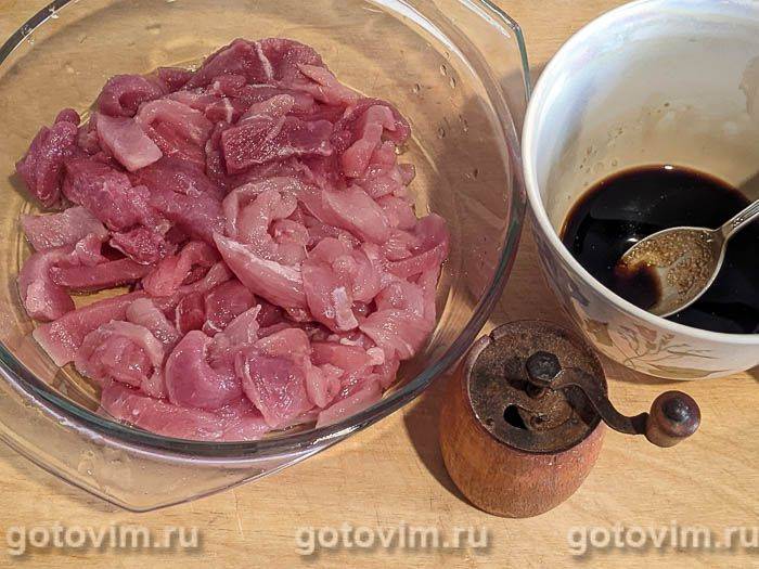 Піджарка зі свинини з овочами в духовці та пюре із зеленого горошку, Крок 01