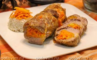 Рулет зі свинини з морквою, курагою та апельсиновим соком