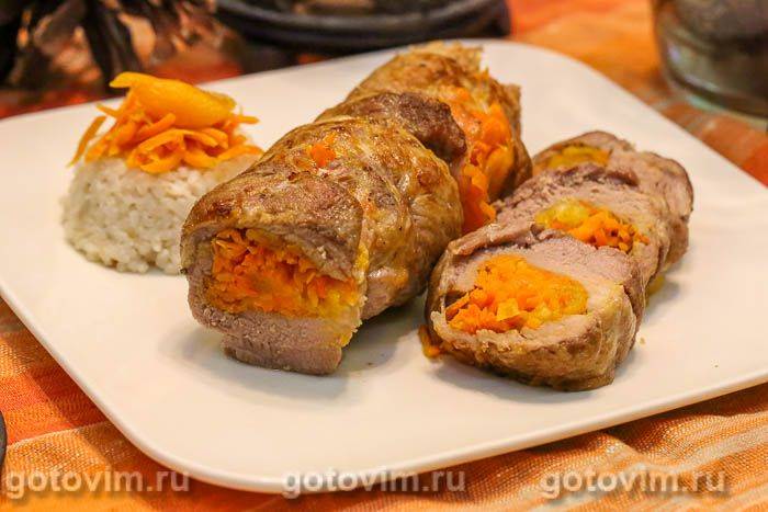 Рулет зі свинини з морквою, курагою та апельсиновим соком Рулет зі свинини з морквою, курагою та апельсиновим соком
