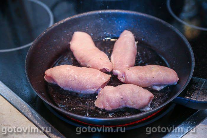 Рулетики зі свинини з сиром, яйцем і зеленню, Крок 06