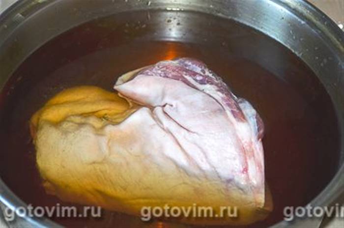 Свиняча рулька в пиві, запечена в духовці, Крок 02