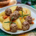 Тушкована картопля з фрикадельками
