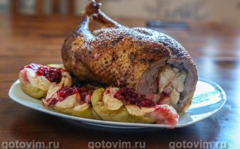 Качка з яблуками