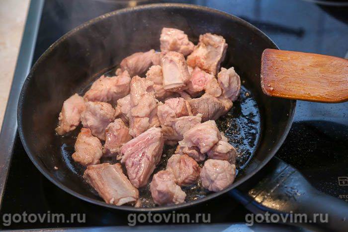 Квасоля з картоплею та м'ясом, запечена в горщиках, Крок 04